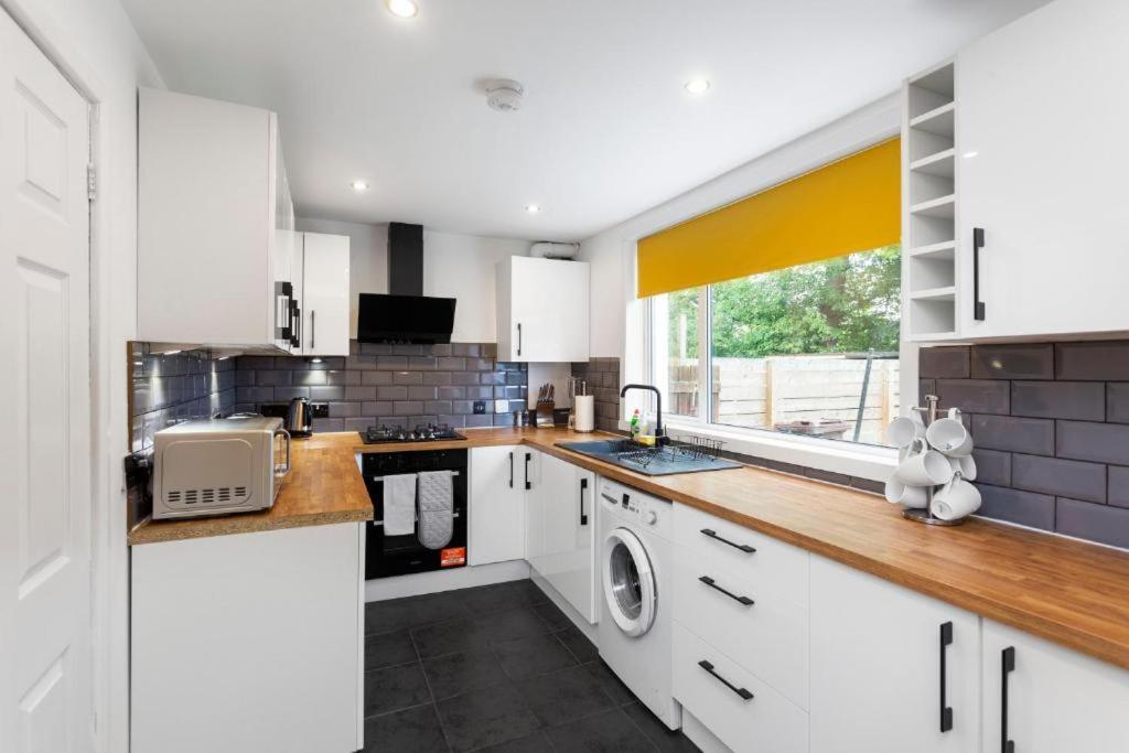 شقة Stylish 3 Bed Edinburgh Abode-Parking And Garden المظهر الخارجي الصورة