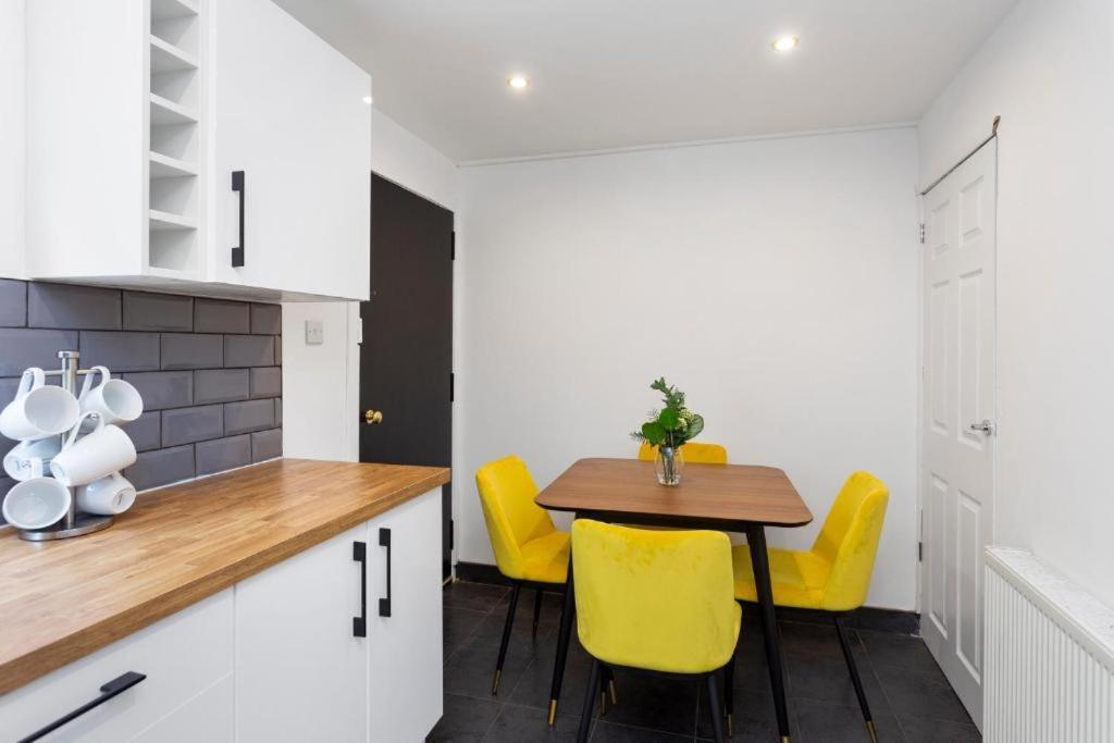 شقة Stylish 3 Bed Edinburgh Abode-Parking And Garden المظهر الخارجي الصورة