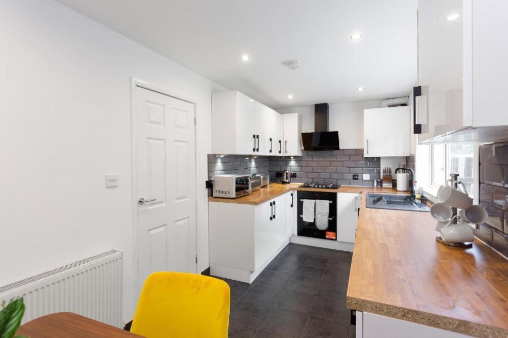 شقة Stylish 3 Bed Edinburgh Abode-Parking And Garden المظهر الخارجي الصورة