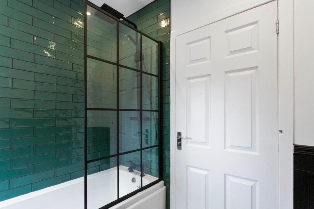 شقة Stylish 3 Bed Edinburgh Abode-Parking And Garden المظهر الخارجي الصورة